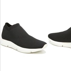 Vince Theroux Slip-On Knit Sneakers